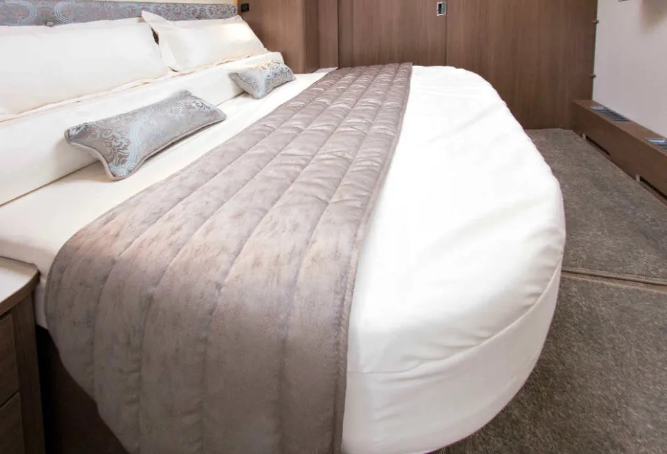 There&rsquo;s-a-wide-corridor-even-if-you-don&rsquo;t-retract-the-bed-15449