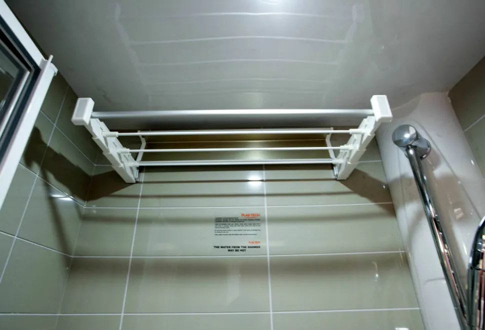 An-expanding-towel-rail-in-the-shower!-97696