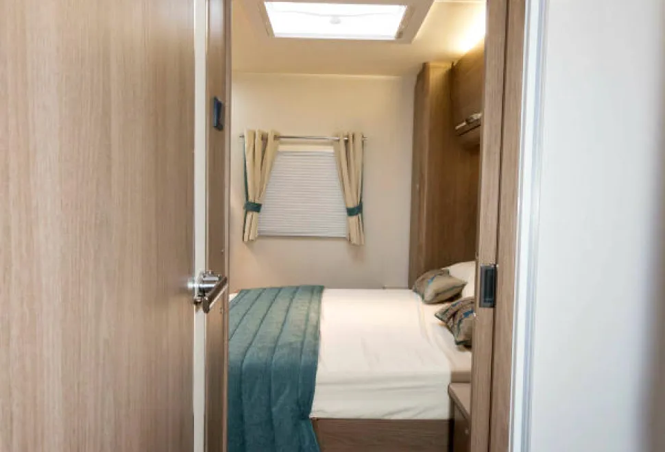 A-sliding-door-closes-the-bedroom-off-from-the-shower-and-toilet-compartments-88519