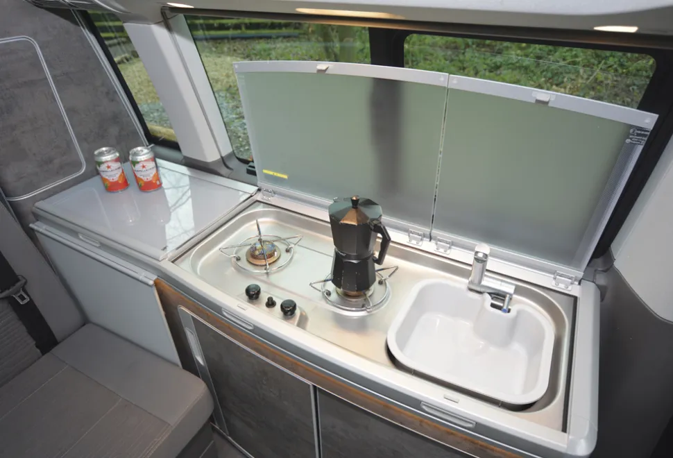 Volkswagen-California-Ocean-T6.1-kitchen-55954