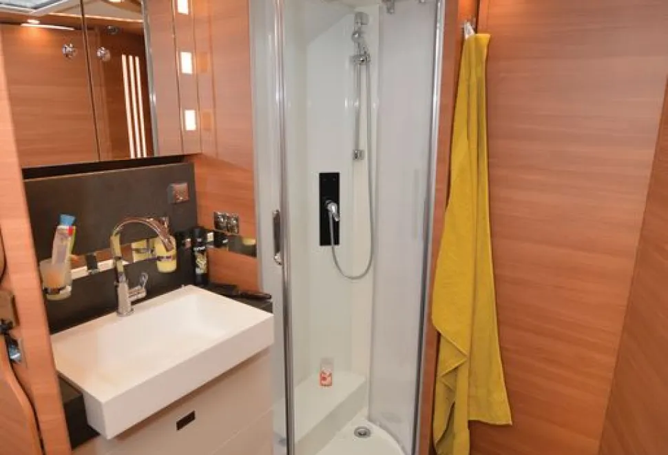 Carthago Chic C-line I 6.2 XL QB A-class motorhome shower