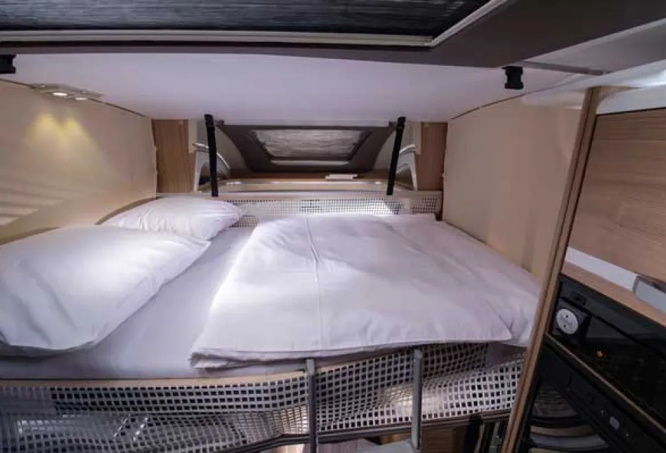Adria-matrix_detail_lifting_bed_jm40036-32201