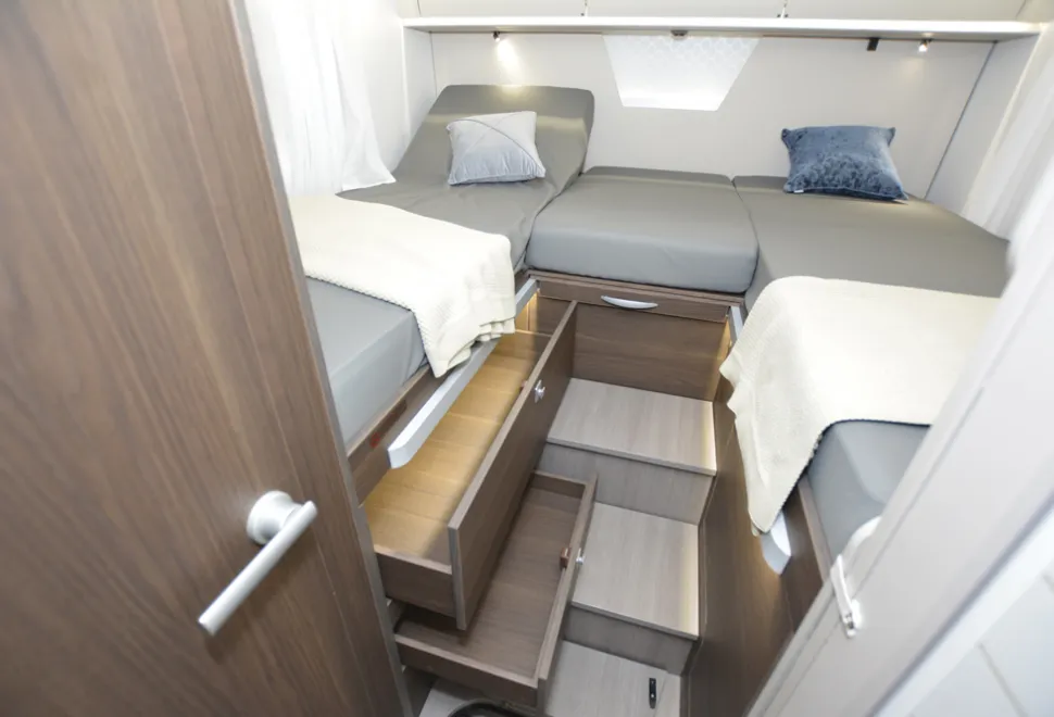 Adria_Matrix_Supreme_670_SL-beds-16012