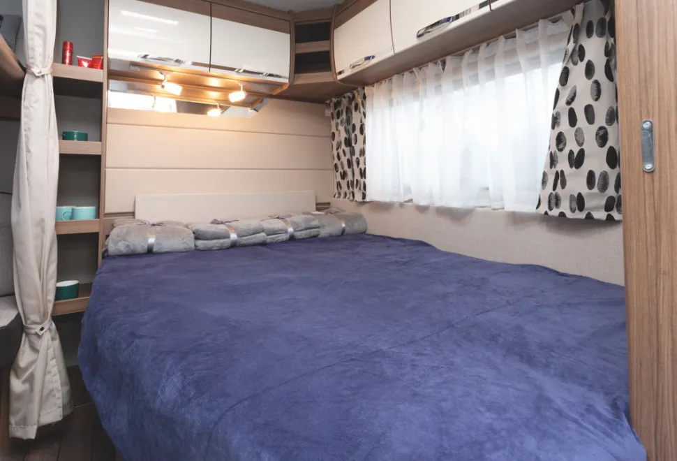 Knaus-Northstar-590-bed-area-44874