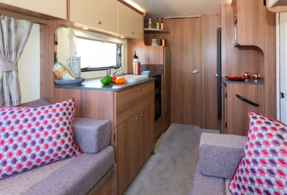 A-caravan-of-two-halves,-with-a-bedroom-and-washroom-at-the-rear-00292
