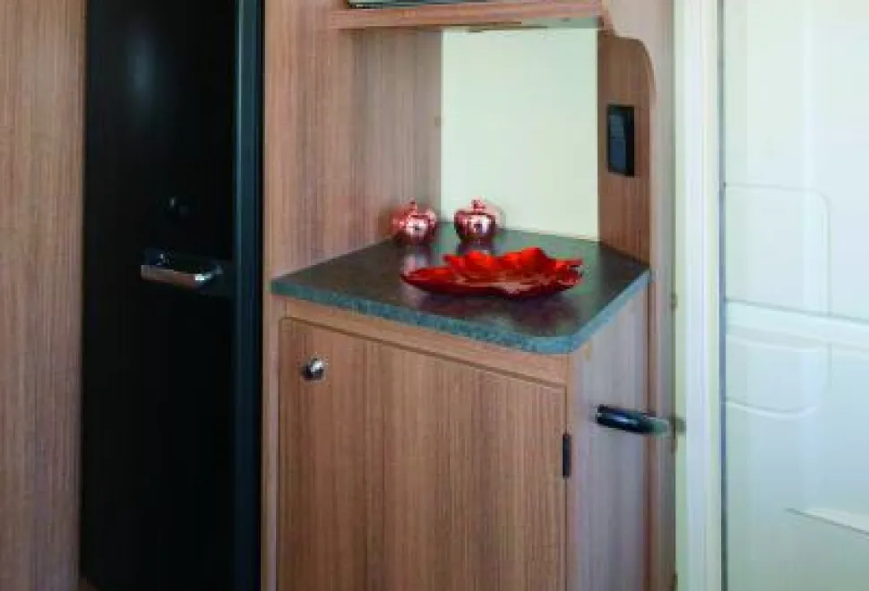 The-760-has-Dometic&rsquo;s-134-litre-fridge-freezer-00886