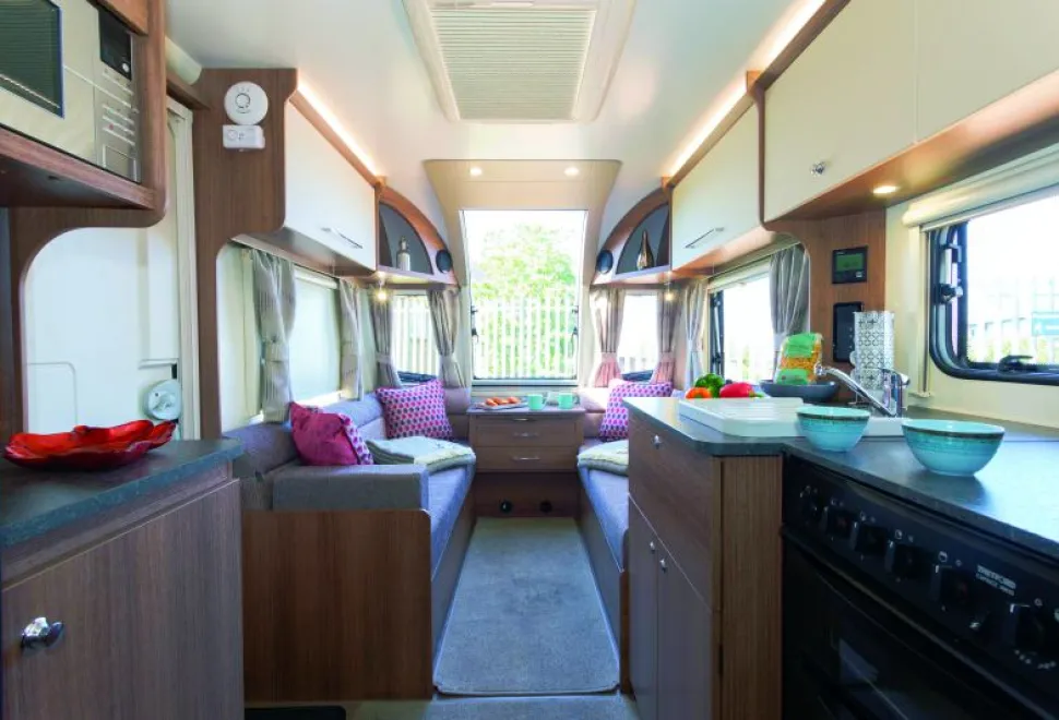 Plenty-of-kitchen-space-and-a-long-lounge-01386