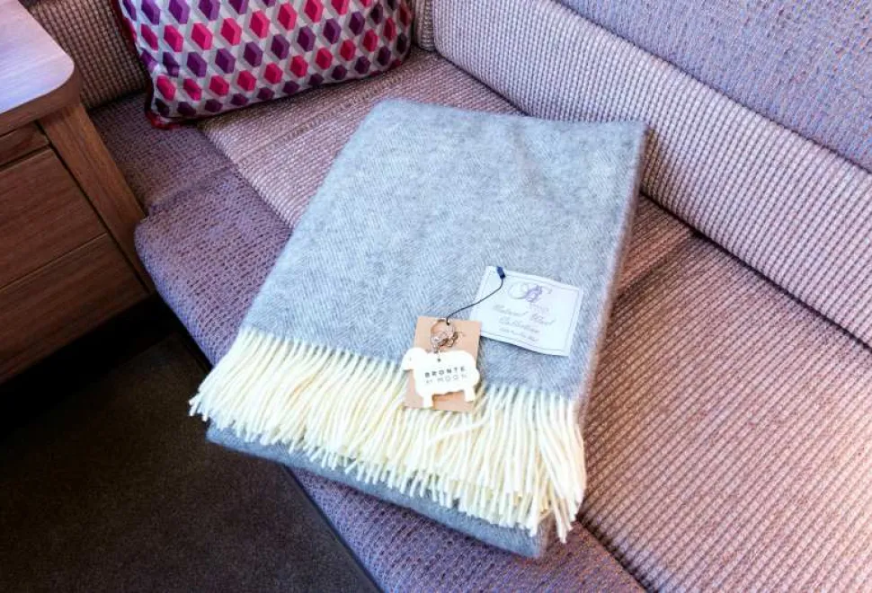 A-high-quality-woolen-throw-is-part-of-the-options-pack-02839