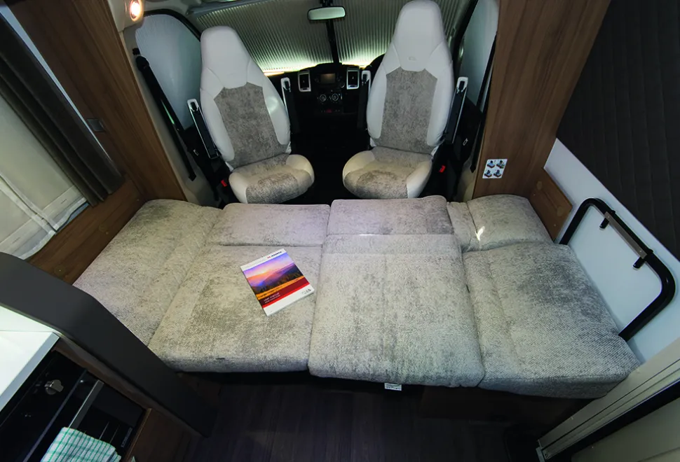 13.3-Front-lounge-bed---but-if-you-want-more-bed-space,-buy-a-Matrix!-DSC_2273-64672