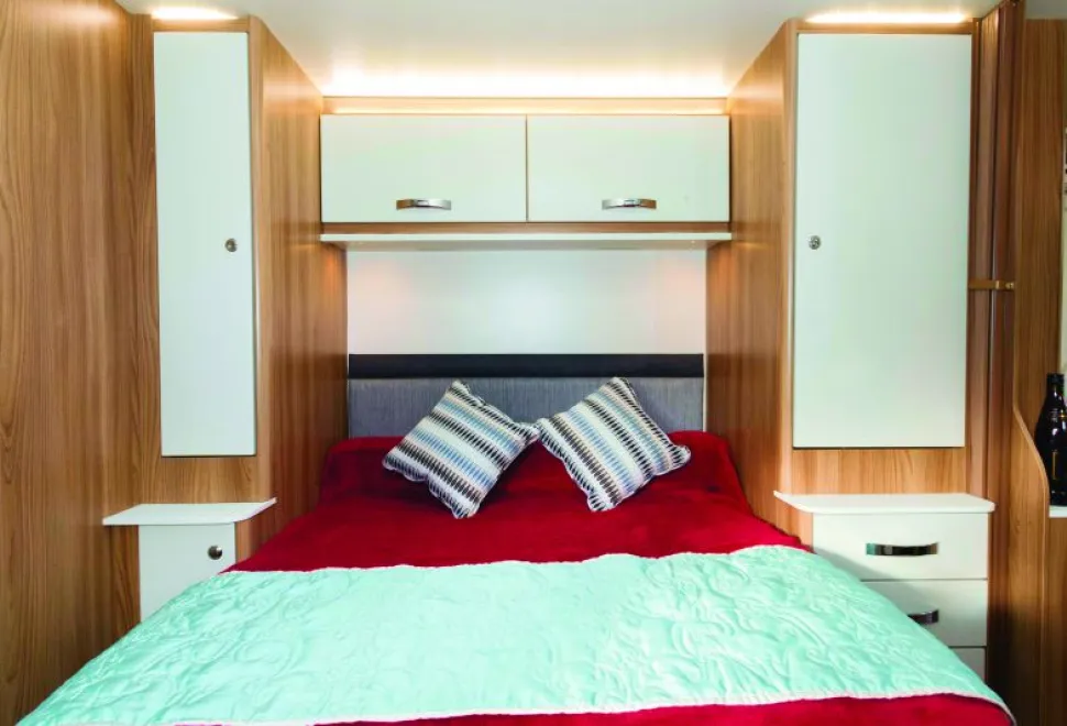 White-cabinet-doors-create-a-crisp,-modern-look-49079