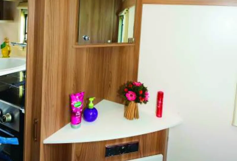 A-lovely-dressing-tbale-is-in-the-forward-offside-corner-of-the-bedroom-48079