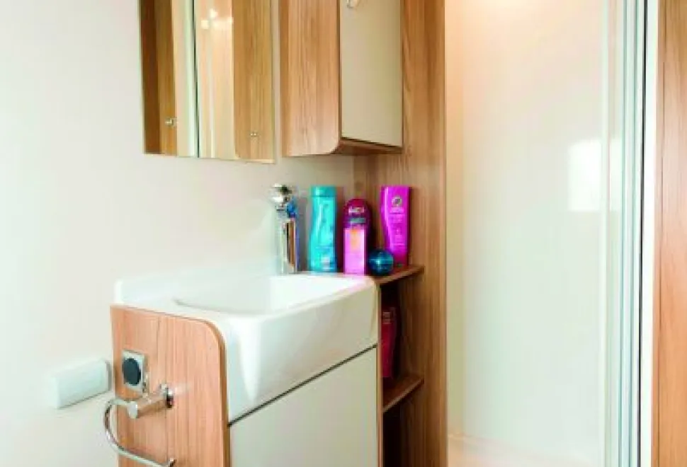 Plenty-of-cabinet-space-in-the-washroom-54735