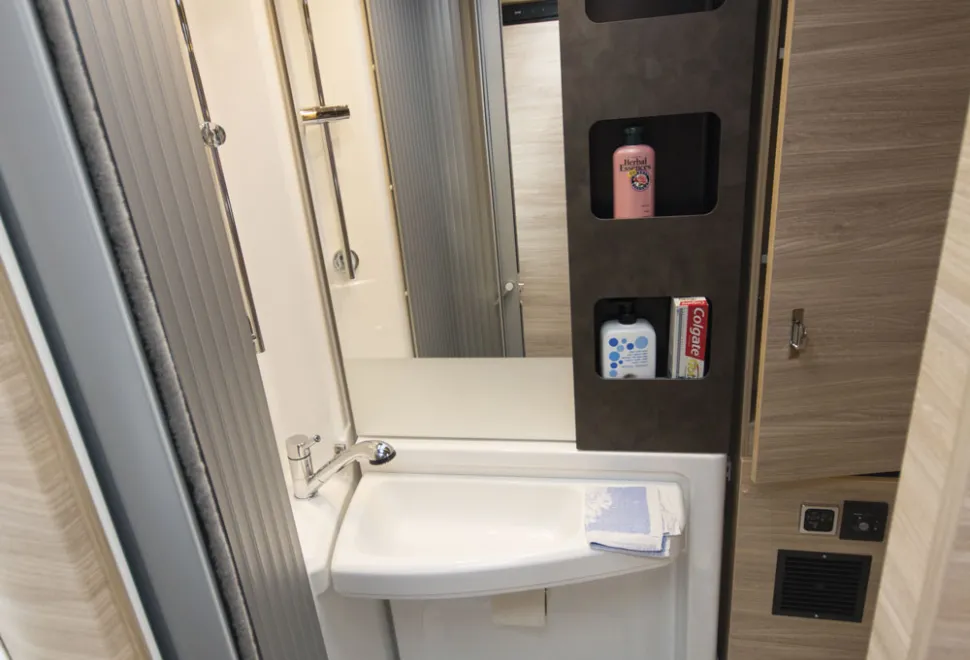 Knaus-washroom-22136