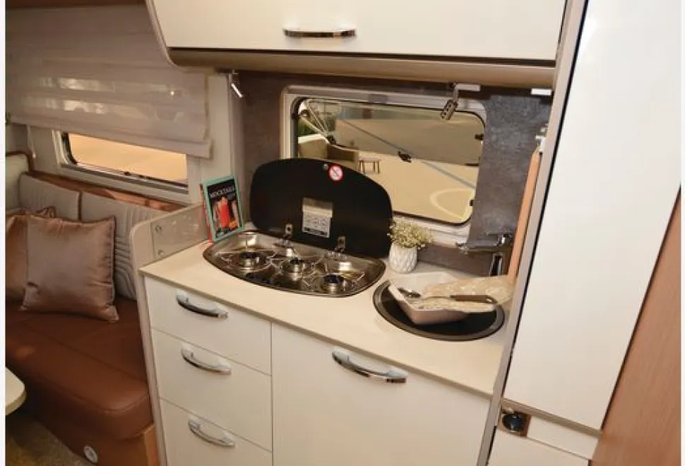 The-Burstner-Lyseo-Gallery-TD-649-G-kitchen-21997