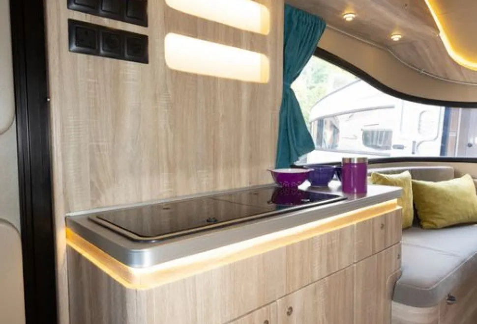 Freedom-Carpento-410-kitchen-courtesy-of-Richard-Chapman-51730