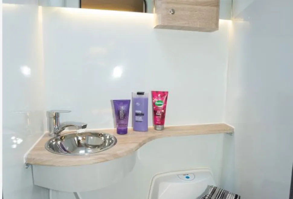 Freedom-Carpento-410-washroom-courtesy-of-Richard-Chapman-50925