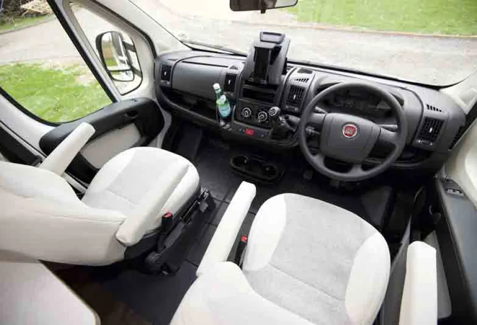 Carado-T337-cab-51226