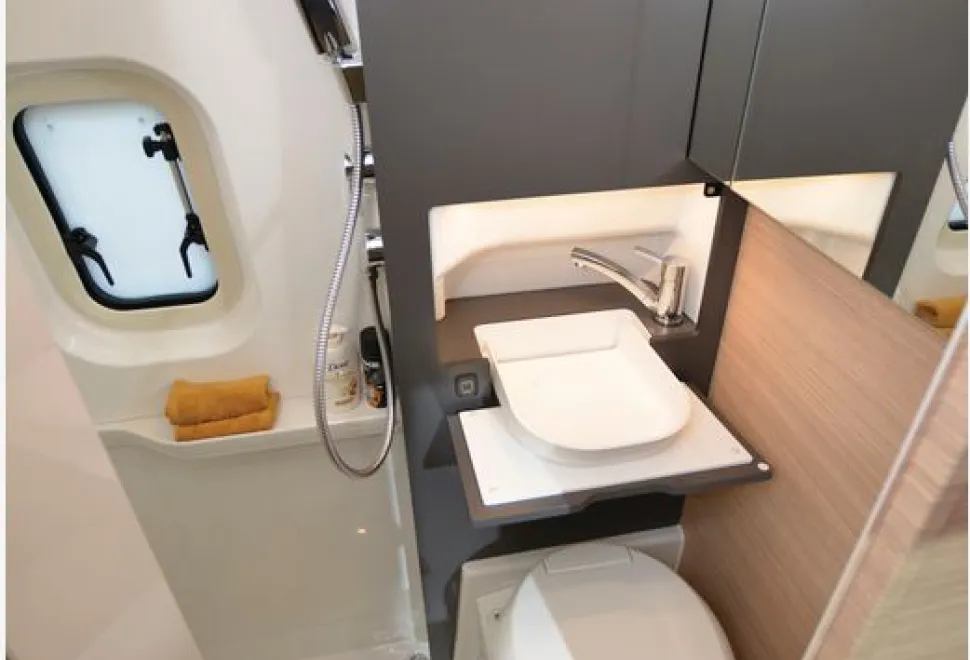 Hobby Maxia Van 680 ET washroom