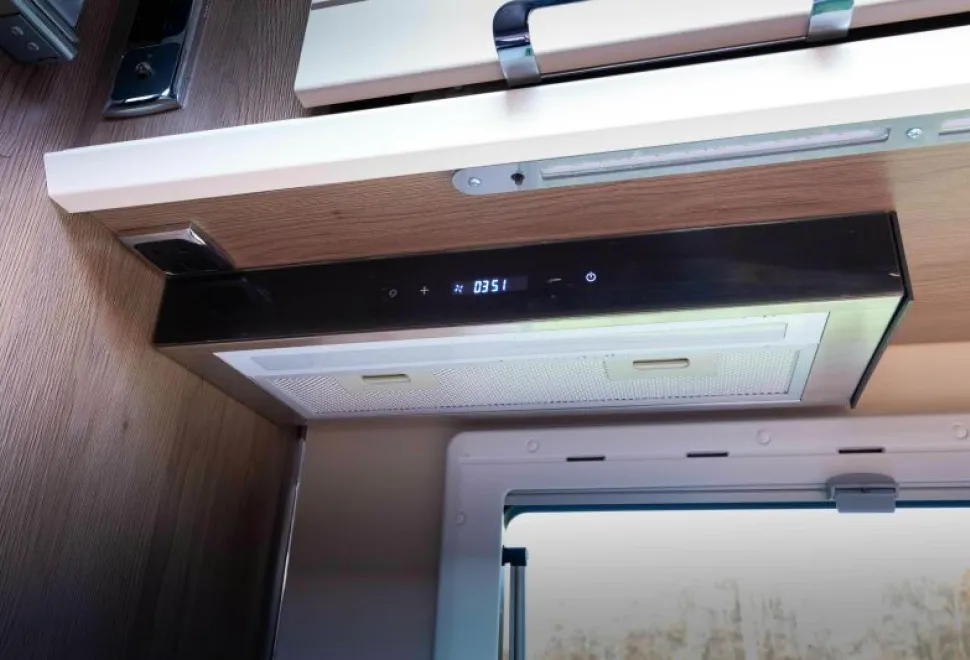 The-Allegra-has-an-extractor-fan-directly-above-the-hob-18269