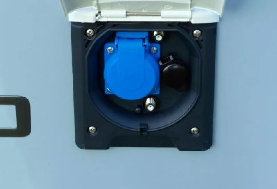 The-inlet-for-the-onboard-water-tank-17707