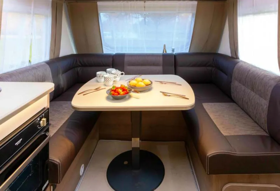 A-generously-sized-dining-area---and-a-shoe-cabinet-by-the-door!-12519