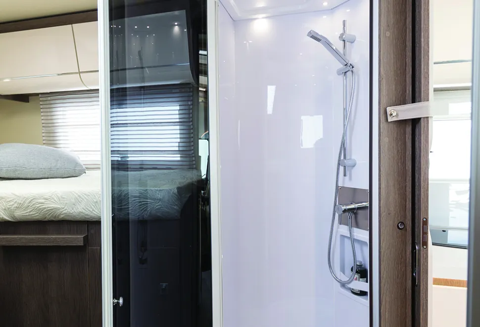 I56_SHOWER_2-32958