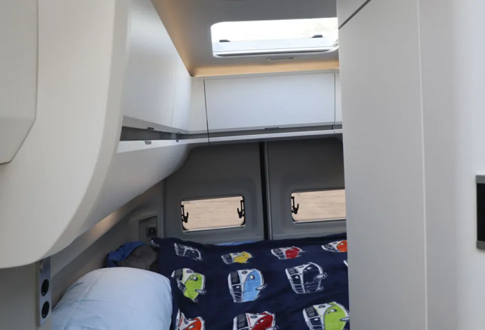 Grand-California-600-transverse-bed-22072