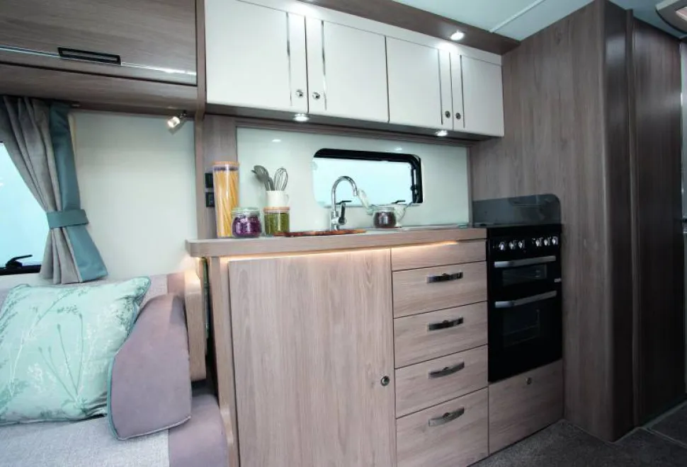 Kitchen-storage-comes-in-the-form-of-two-double-doored-top-cabinets-and-four-deep-drawers2-24872