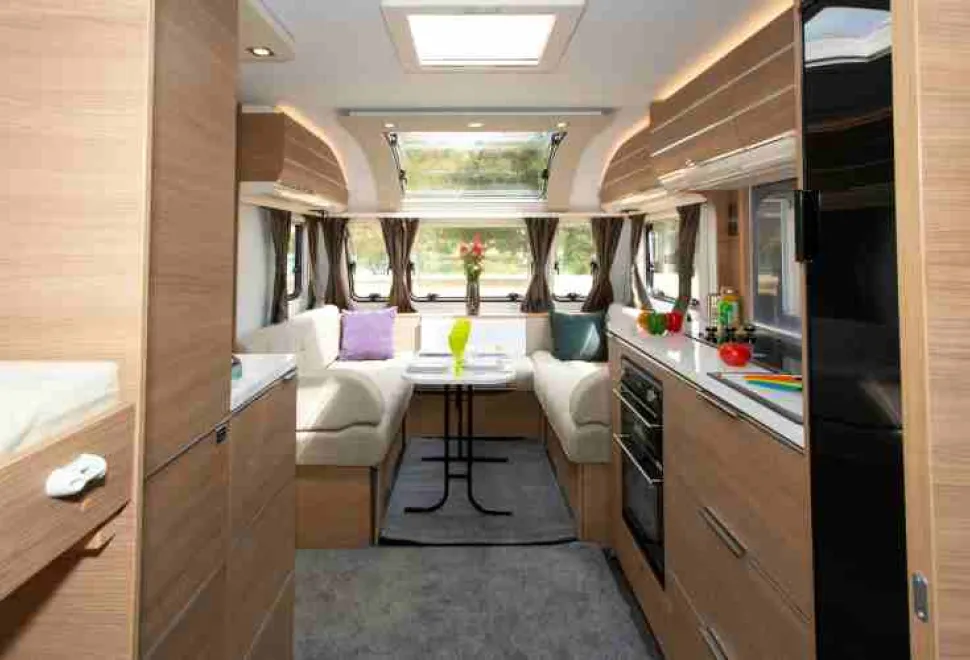 There&rsquo;s-space-for-a-prty-in-the-corridor-by-the-kitchen!-07948