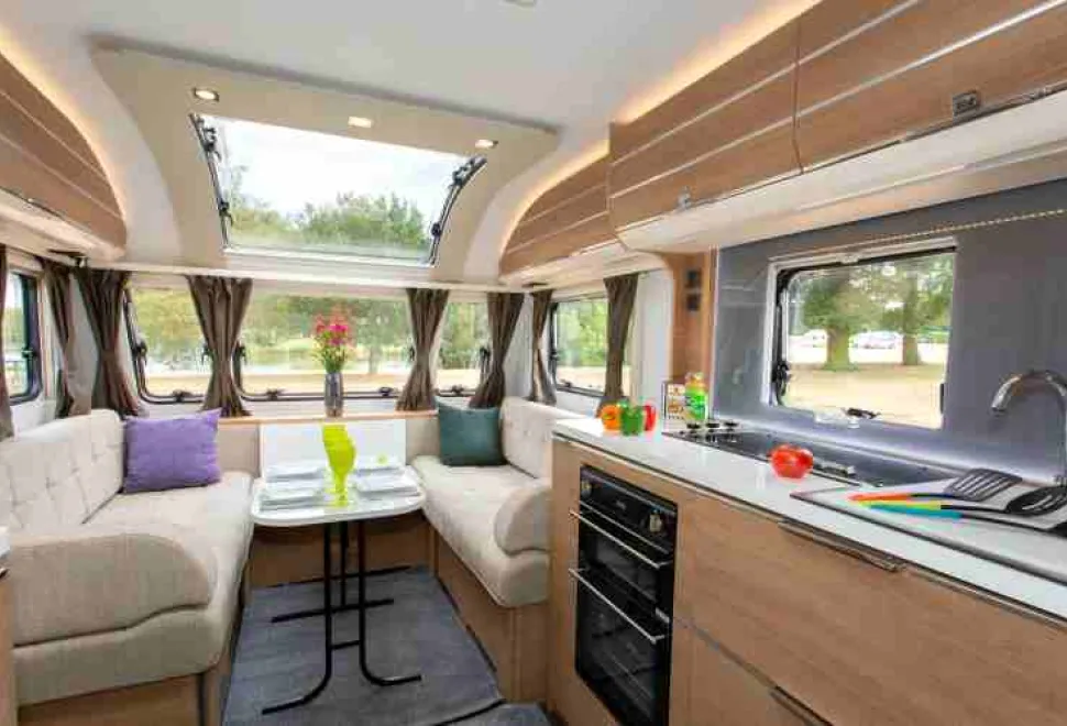 The-Sava-has-seating-all-around-the-lounge,-which-means-that-five-can-sit-to-the-table-12995