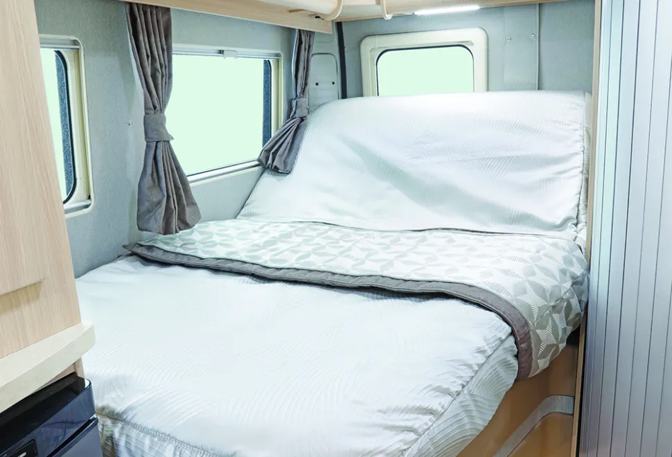 Kingham_fixed_bed_heads_rasied-43877