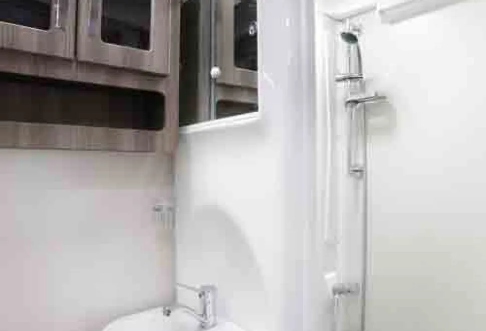Broadway_bathroom-15869