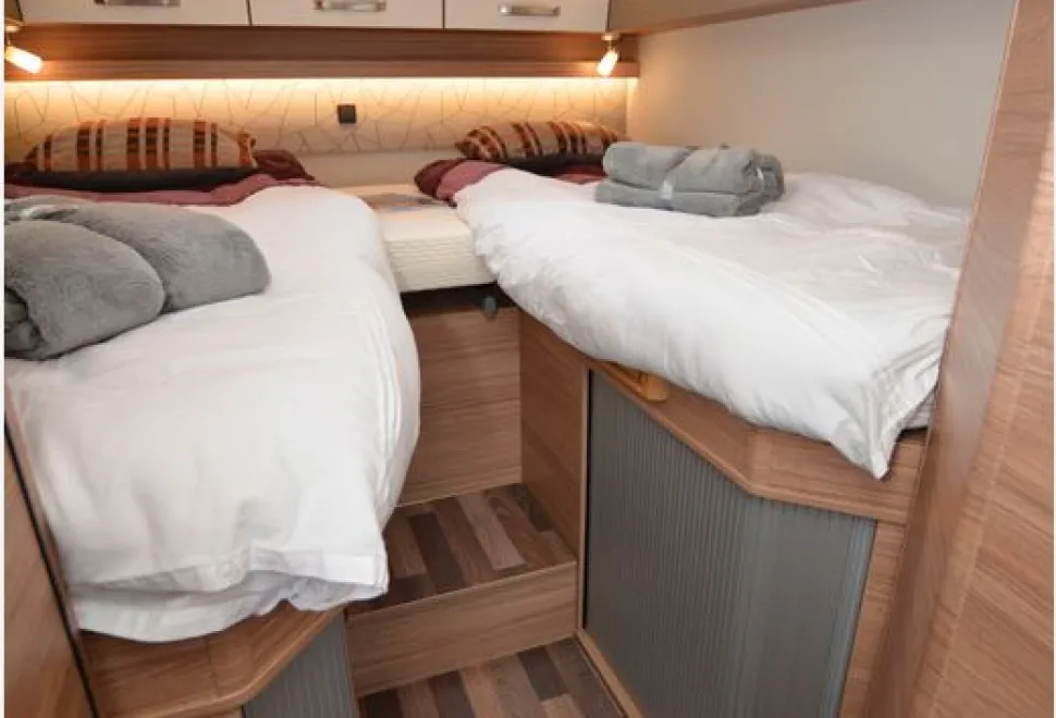 Weinsberg-Edition-Pepper-MB-640-MEG-beds-93894