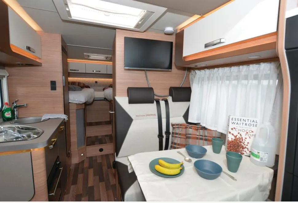 Weinsberg-Edition-Pepper-MB-640-MEG-interior-94659