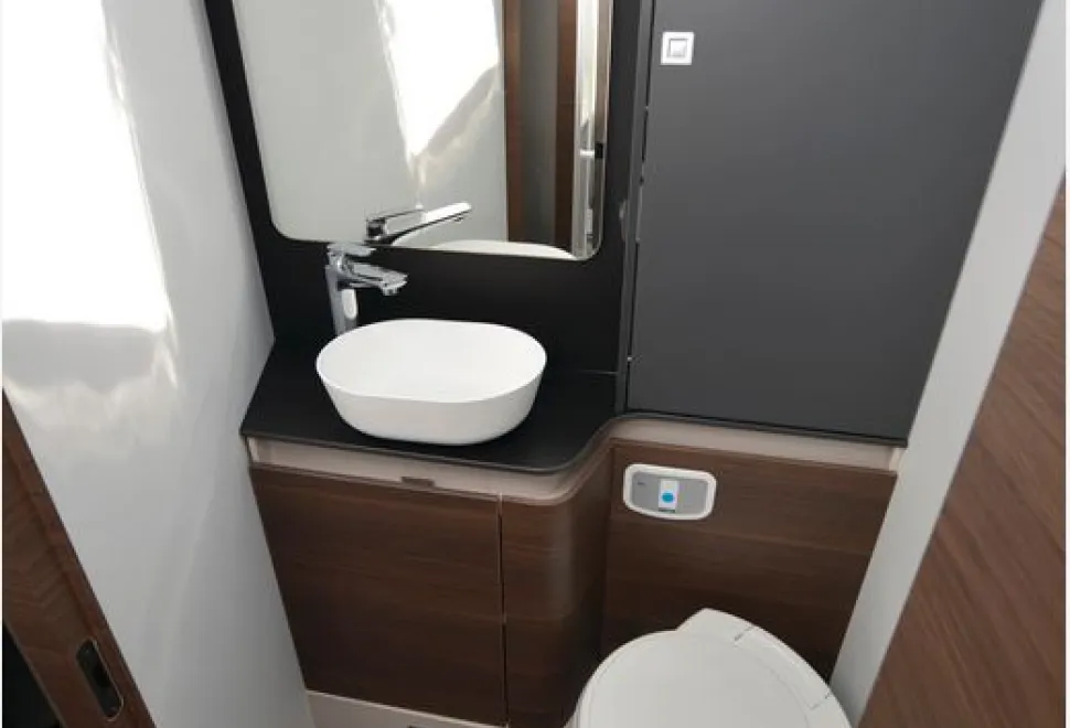 Adria-Sonic-700-DC-washroom-21587