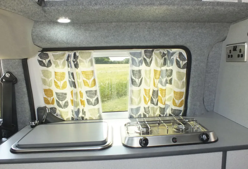 Nissan-camper-kitchen-64494