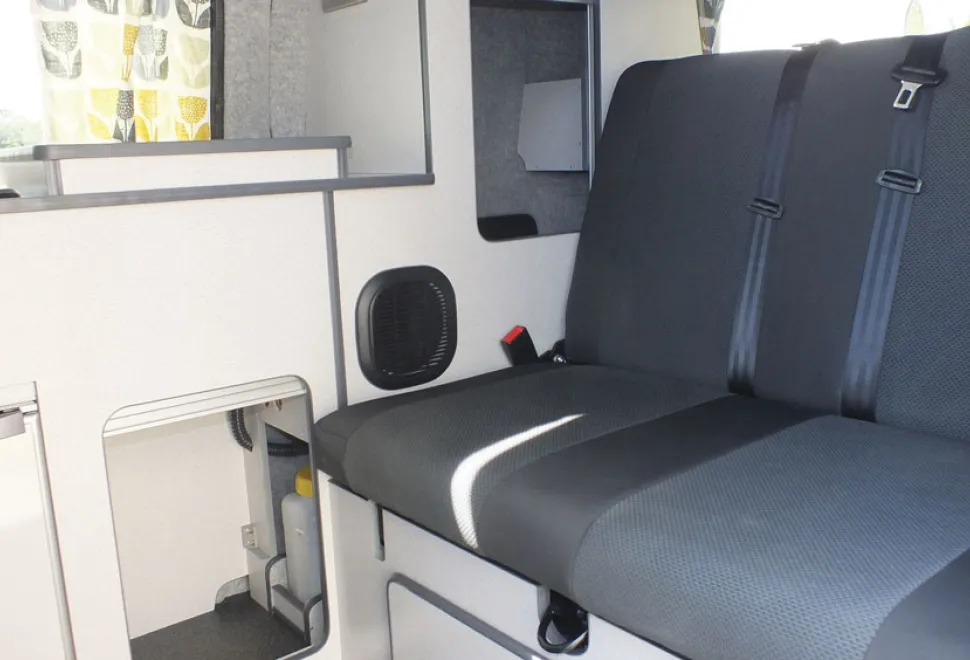 Nissan-camper-seating-92573