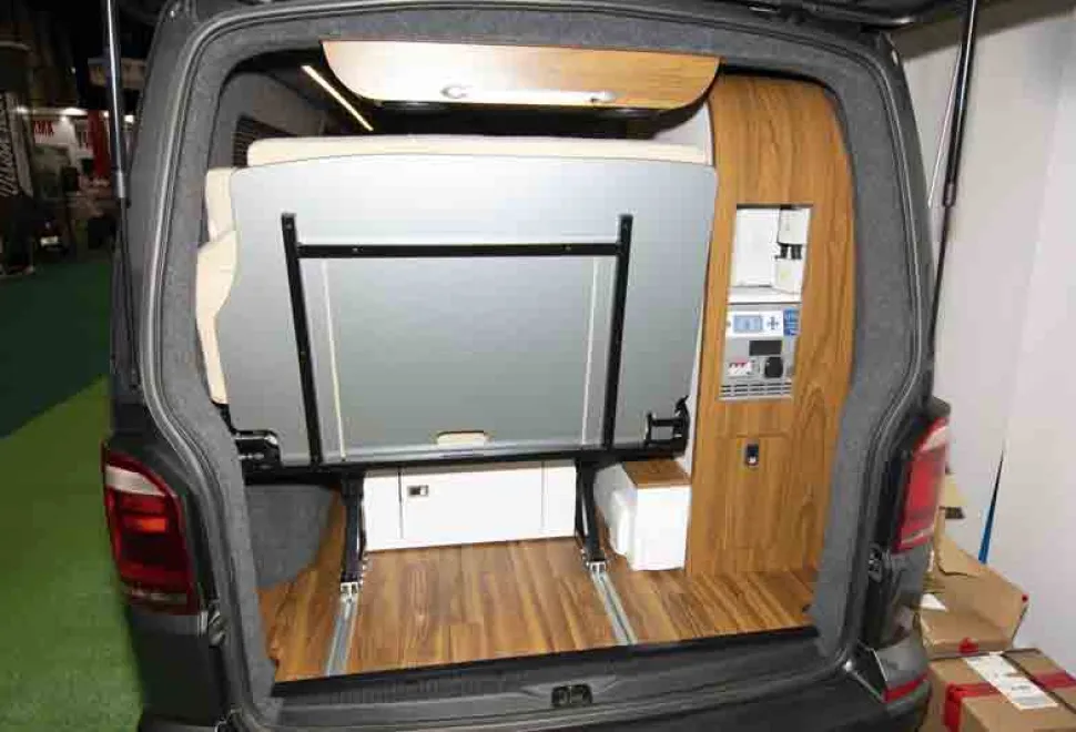 Three-Bridge-rear-boot-17026