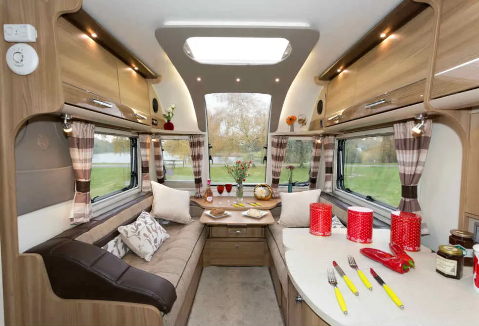 Wow!-Unicorns&rsquo;-high-arching-front-central-windows-really-do-make-the-lounges-look-a-little-like-conservatories!-04997