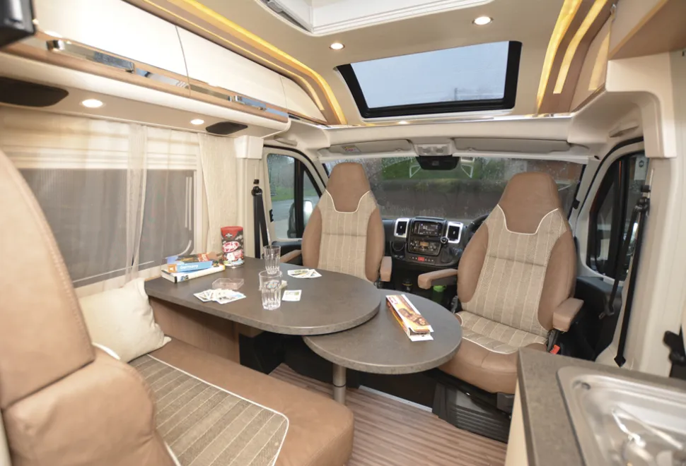 Malibu-Van-Charming-GT-640-LE-RB-2021_interior-93984