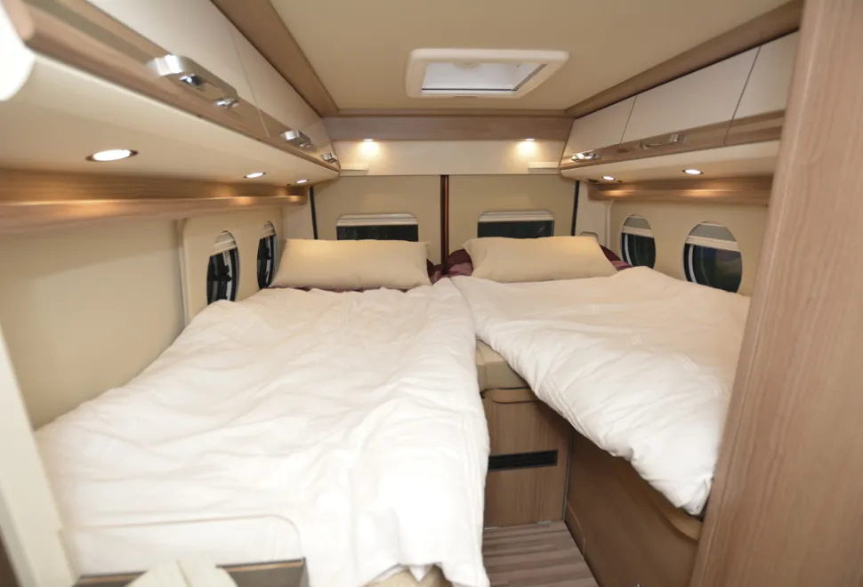 Malibu-Van-Charming-GT-640-LE-RB-2021_beds-77031