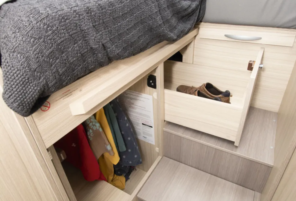 Adria-Compact-bed-close-up-96145