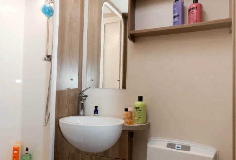 The-shower-room-is-amidships,-on-the-offside-98748