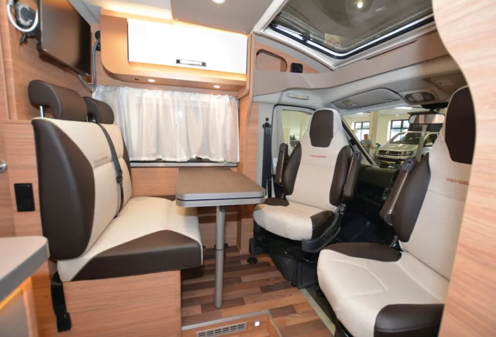 Weinsberg-CaraCompact-600-MEG-Pepper-motorhome-cab-97503