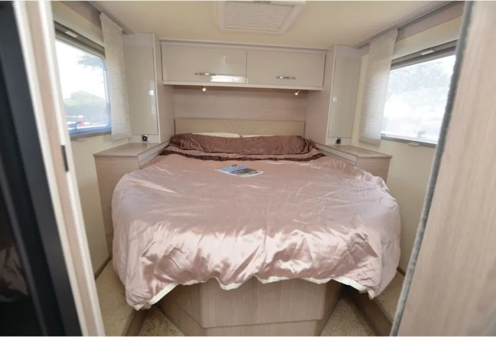 Burstner-Nexxo-Van-bed-06388