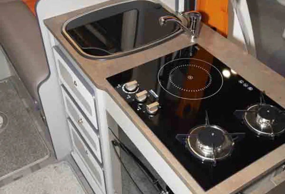 IH-600CRD-kitchen-96473