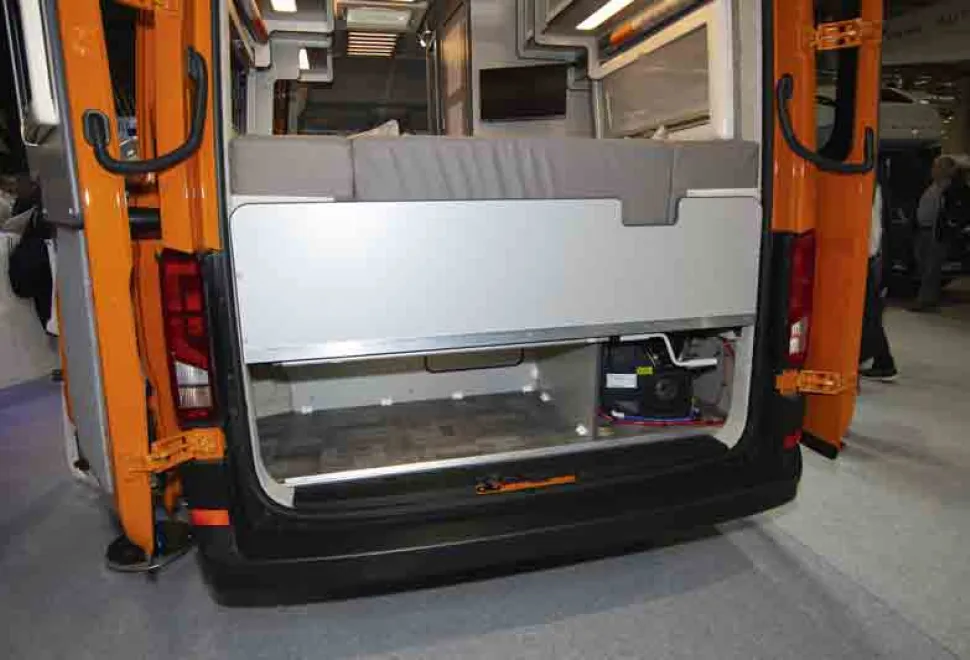 IH-rear-boot-39537