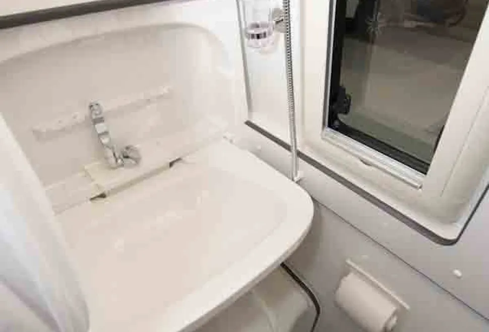 IH-600-CRD-washroom-16552