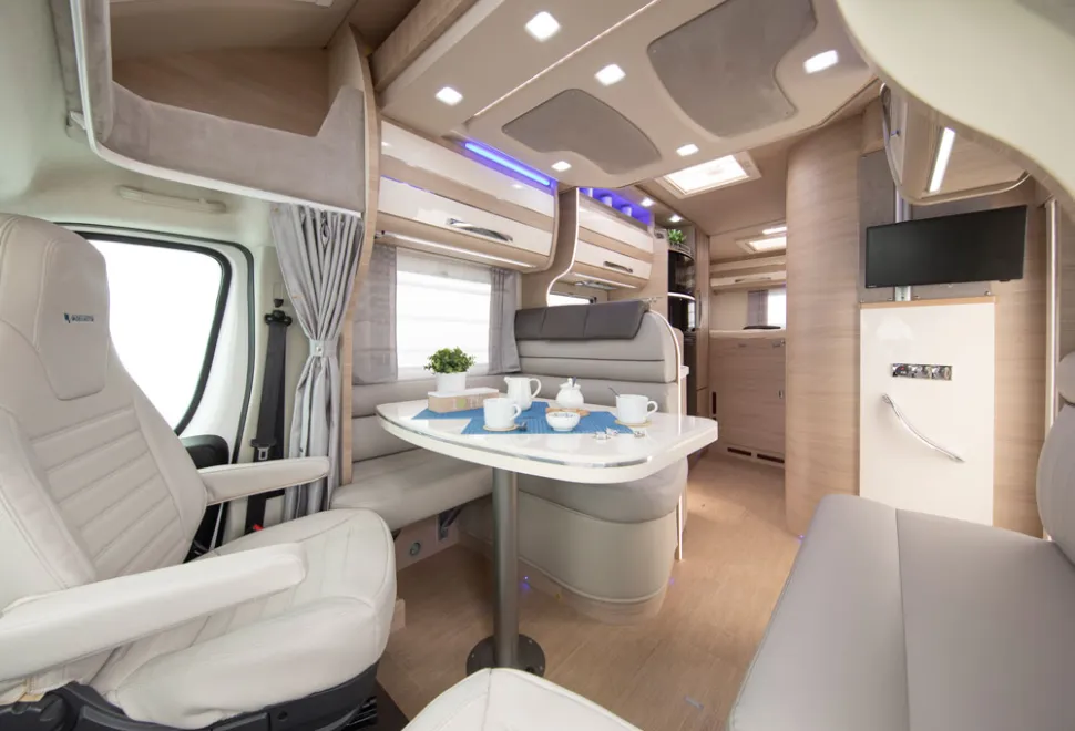 67-LOUNGE-FROM-PASS-SEAT-51829