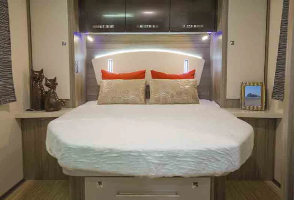 Benimar-Tessoro-island-bed-30131